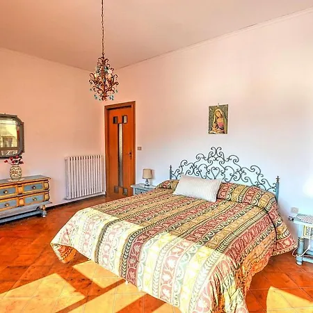 아파트 Seiano Sleeps 5